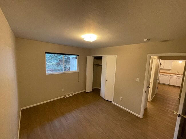 Building Photo - 2 Bed, 1 Bath Home with Brand New LVP Floo...