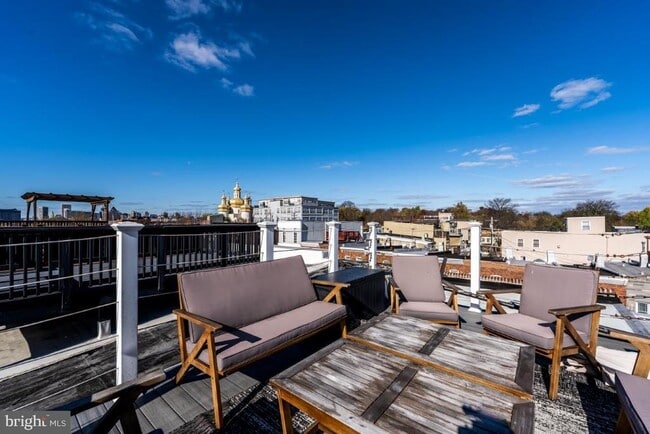 Building Photo - 2517 Fleet St