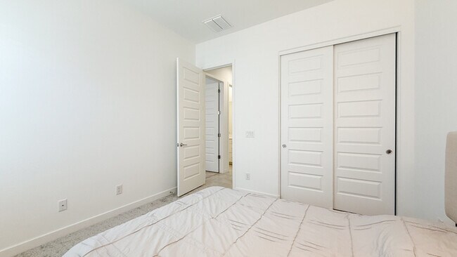 Building Photo - 2041 W Sierra Sunset Trail