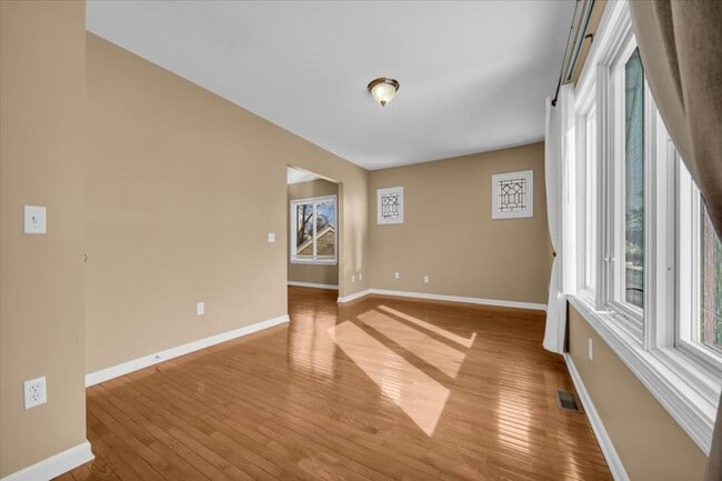 Building Photo - 1407 E 14 Mile Rd