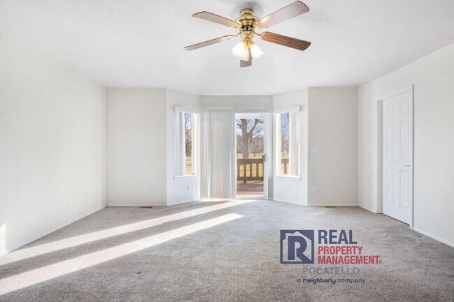 Building Photo - 4 bedroom 3 bathroom - 2 car garage -This is a must see home!