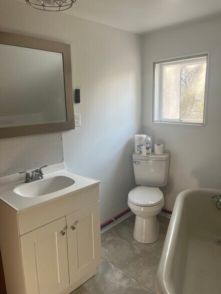 Building Photo - 508 New St