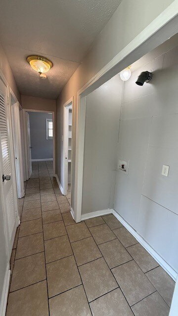 Building Photo - WEST - EAGLEDALE 3 BEDROOM RANCH AVAILABLE NOW!
