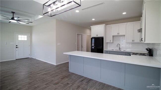 Building Photo - 25 E Jessamine Ave