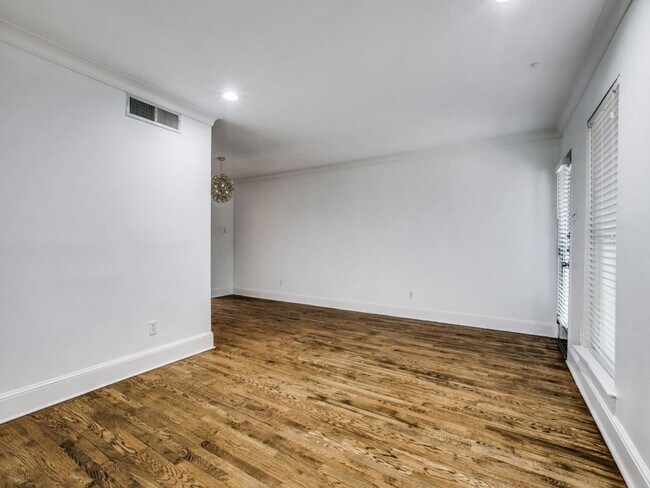 Building Photo - Remodeled Central Dallas Condo