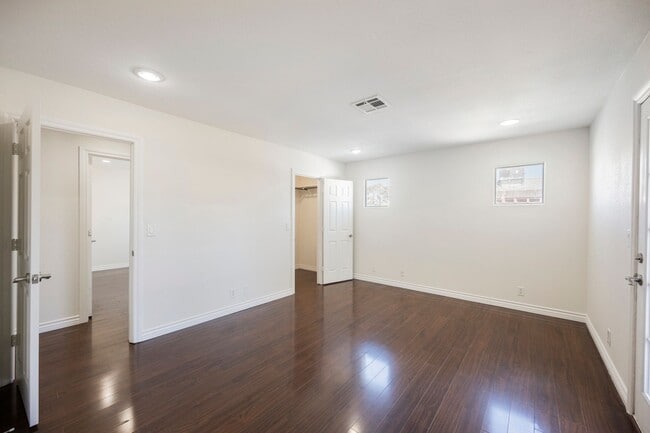 Building Photo - Charming 3-Bedroom Rental with Pool, Firep...