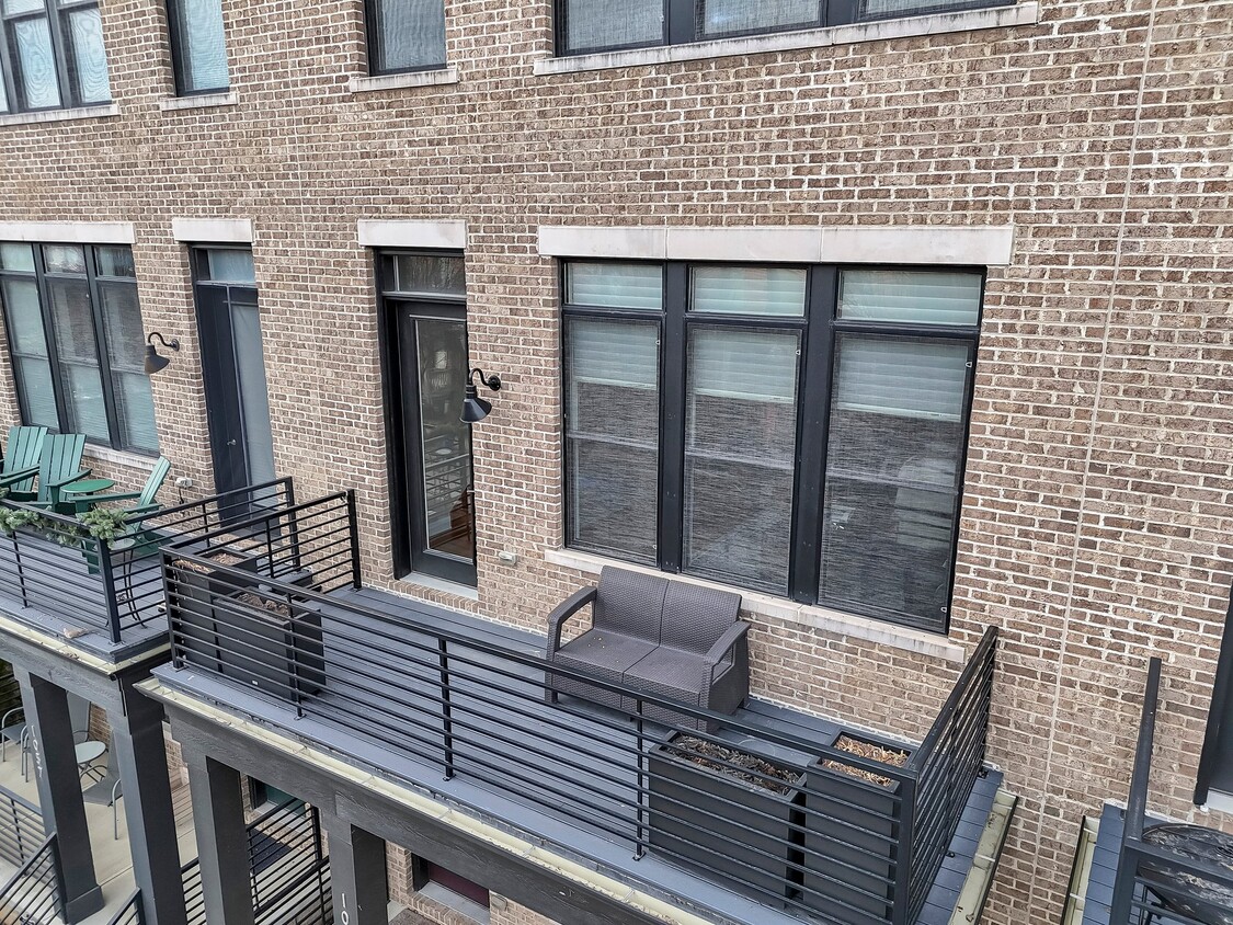 Building Photo - 1061 Harrison Park Pl