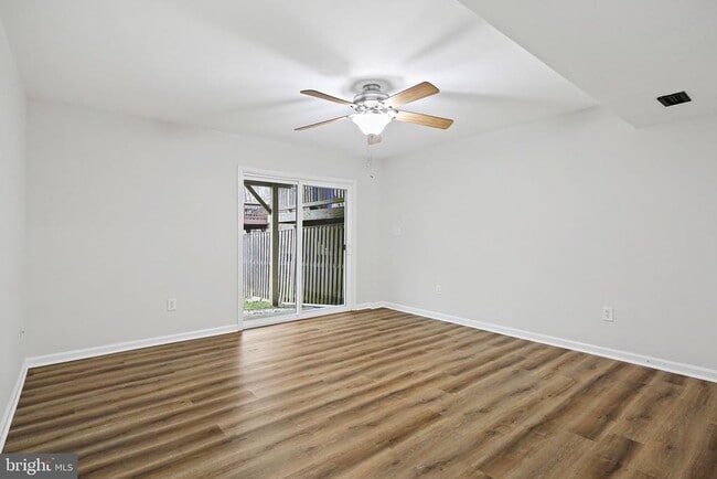 Building Photo - 9473 Clocktower Ln