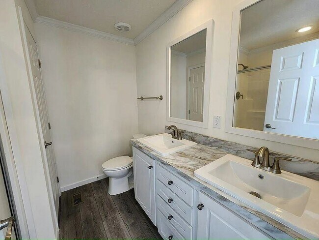 Building Photo - 513 Eland Dr