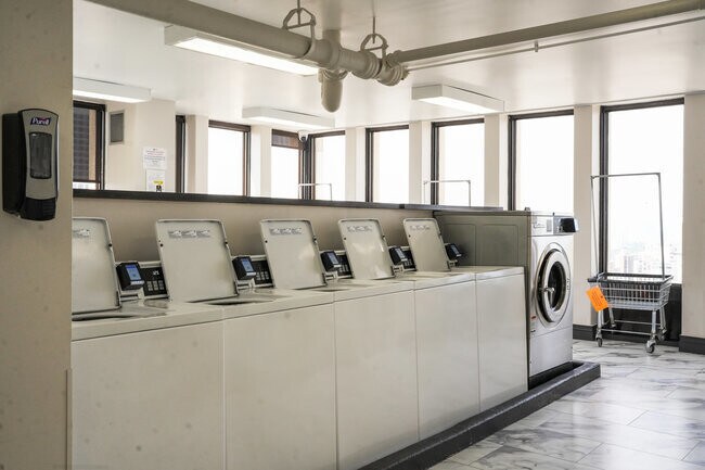 Building Photo - 100 E Walton St