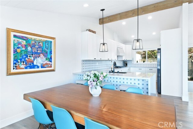 Building Photo - 303 Esperanza