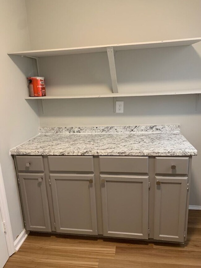 Building Photo - Located in McDuffie Woods Subdivision