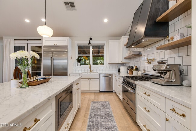 Building Photo - 3247 E Sells Dr