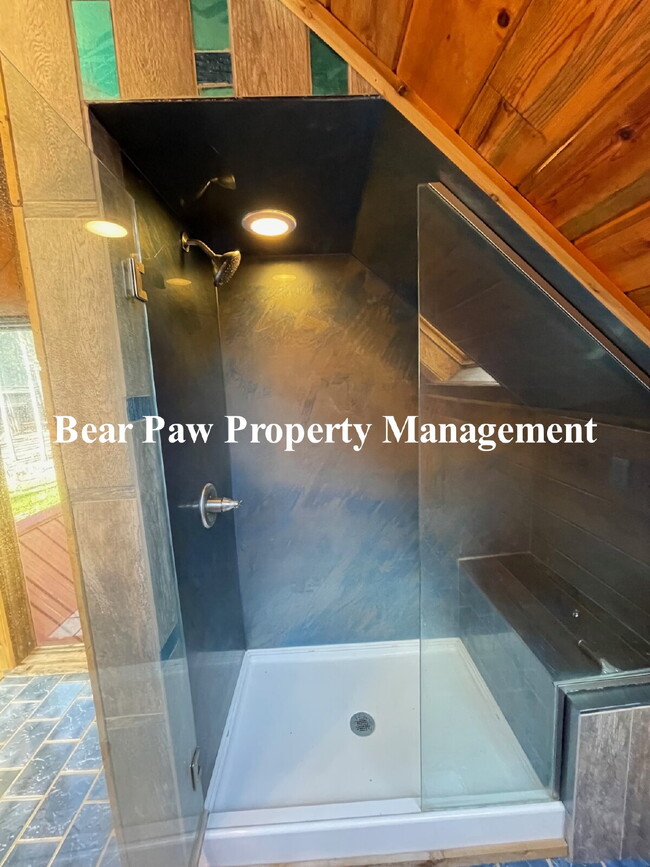 Building Photo - Perfect Mountain Log Home!