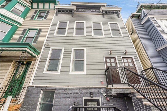 Building Photo - 260 Palisade Ave