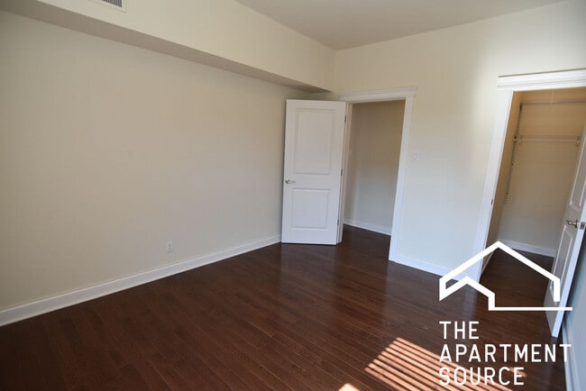 Building Photo - 3804 N Pine Grove Ave