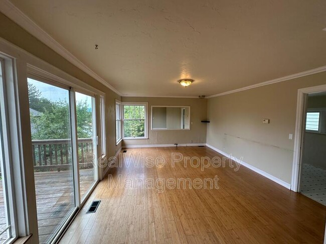 Building Photo - 1699 NE Foothill Blvd