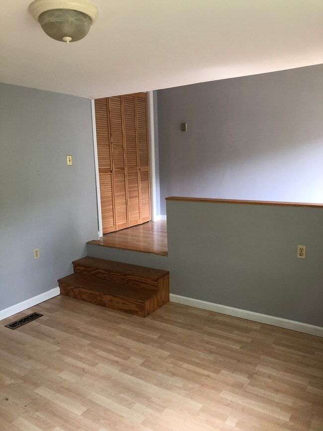 Building Photo - 36 Buell St