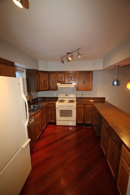 Building Photo - Nicely Updated 3 Bedroom Condo!