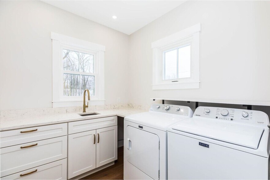 Building Photo - 539 Portsmouth