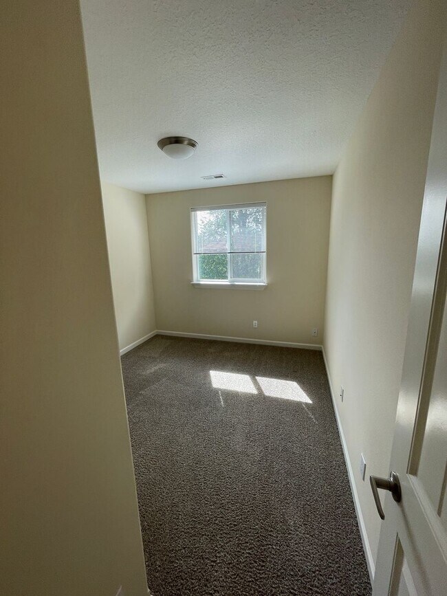 Building Photo - 419