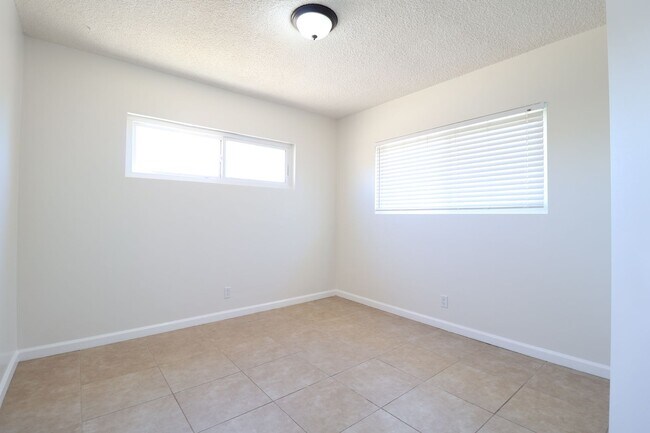 Building Photo - Tastefully updated 3-bed, 2-bath House for...