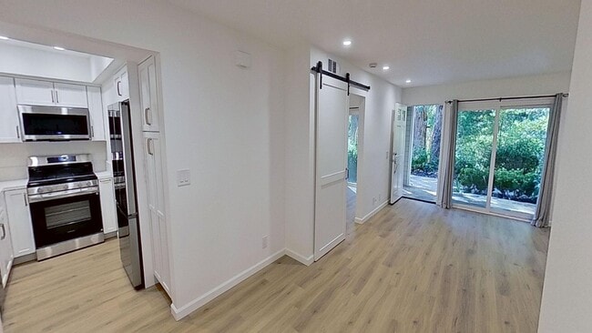 Building Photo - 1 bed/ 1 bath Condo in Goleta-Eucalyptus Grove HOA