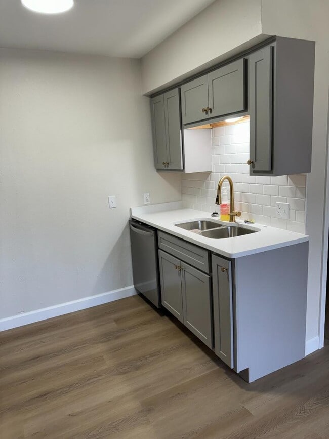 Building Photo - 103 Meadowlark Dr