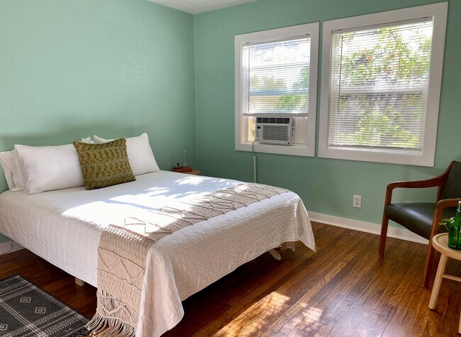 Building Photo - Available May 1st!  Bright Charmer in downtown Chico