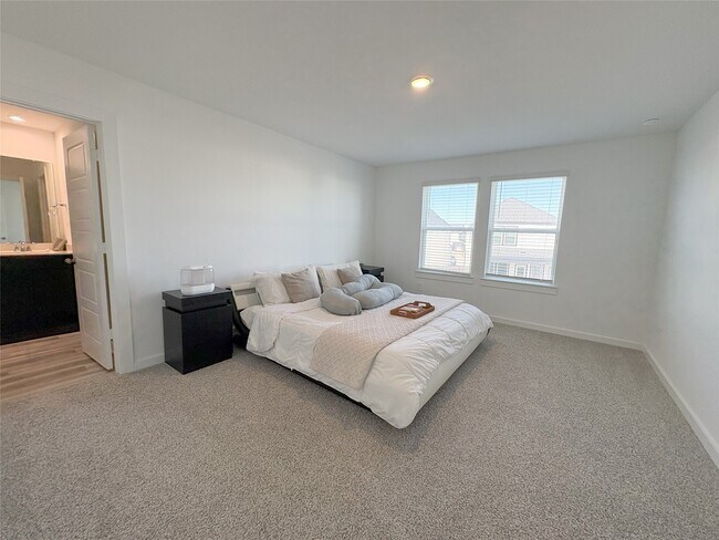 Building Photo - 2913 Crown Gate Dr