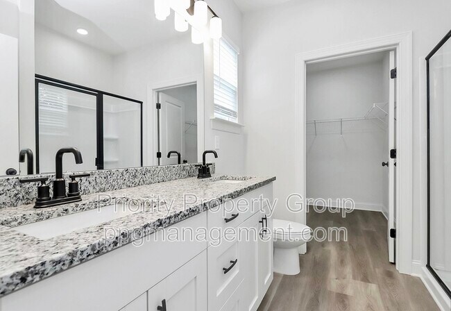 Building Photo - 6618 Riverview Dr