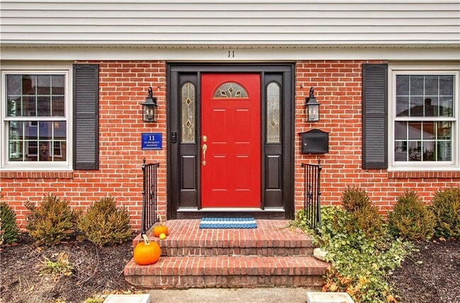 Building Photo - 11 Elmcroft Ave