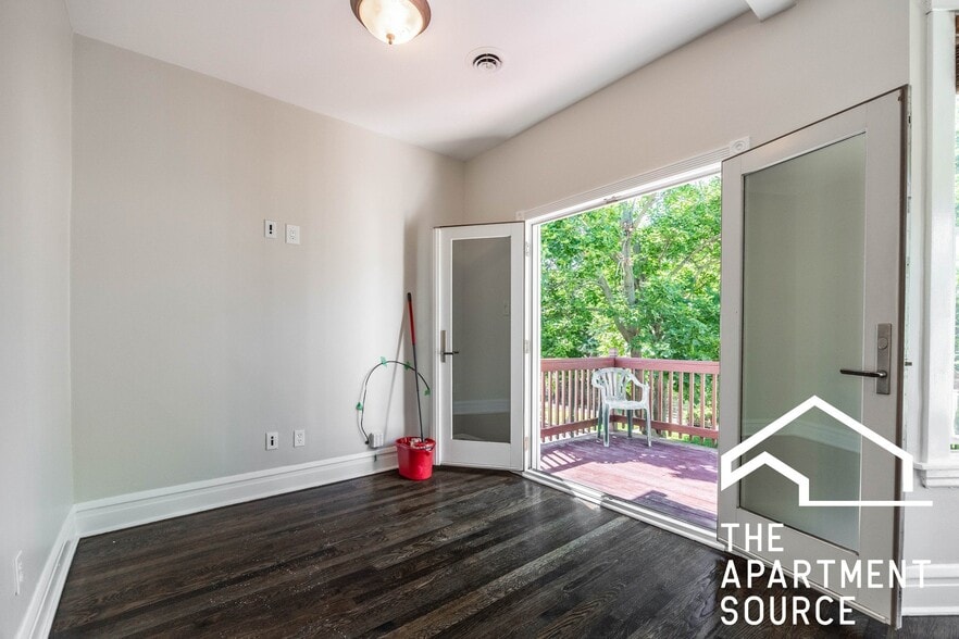 Building Photo - 3310 W Berteau Ave