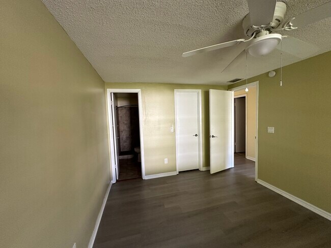 Building Photo - Hillpoint Way