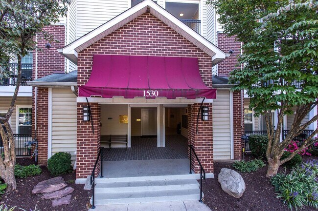 Building Photo - Fabulous 2br/2ba for rent in convenient Ga...