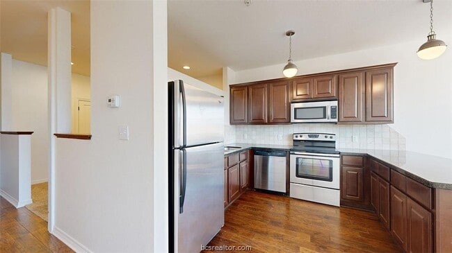 Building Photo - 206 N Main St