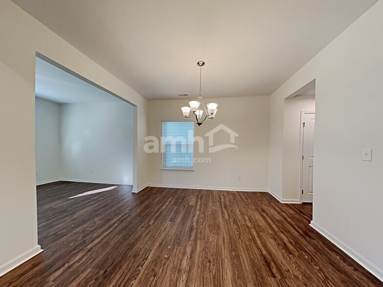 Building Photo - 5062 Twin River Dr