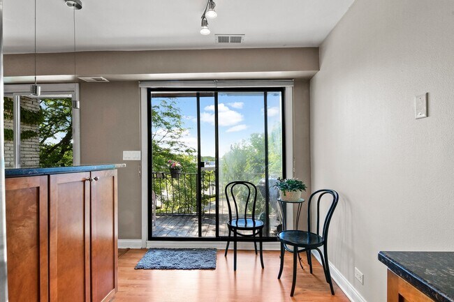 Building Photo - 110 Green Bay Rd