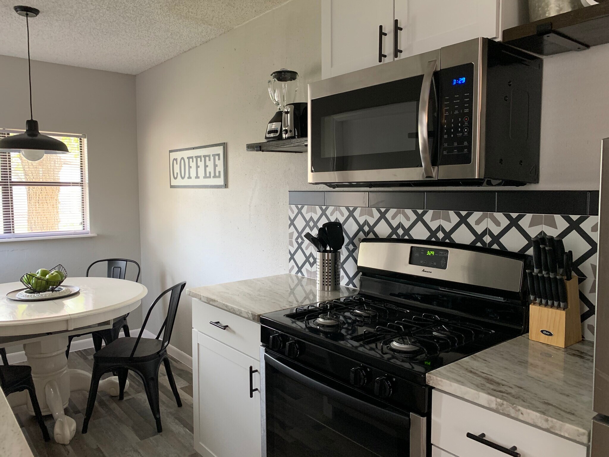 Built-in Microwave - 6502 Cedarhill