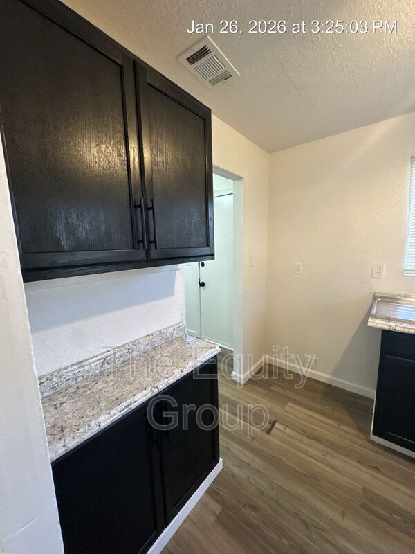 Building Photo - 500 W School Ave