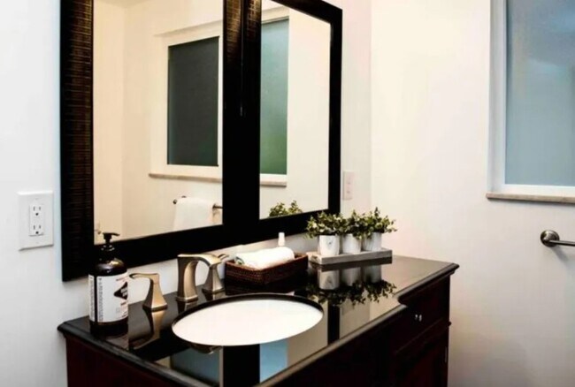 Building Photo - 1945 S 2600 E