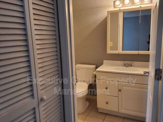 Building Photo - 365 Elmwood Dr