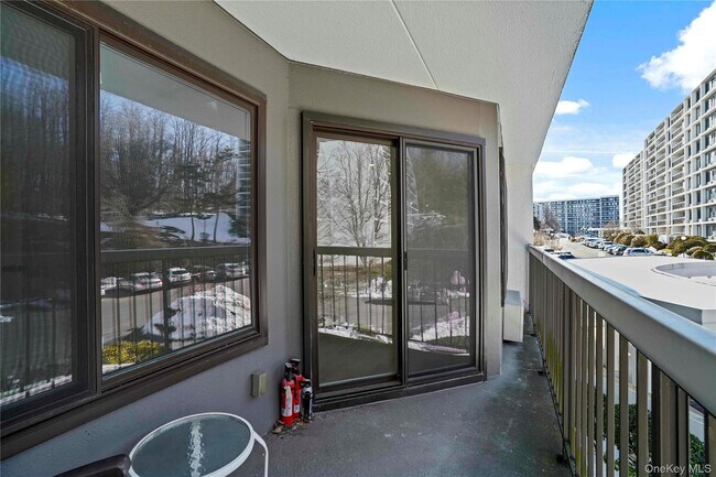 Building Photo - 400 High Point Dr