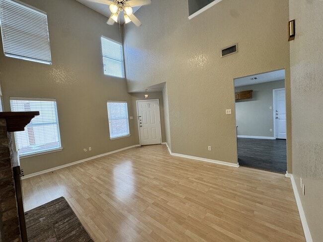 Building Photo - 2141 Redwing Way