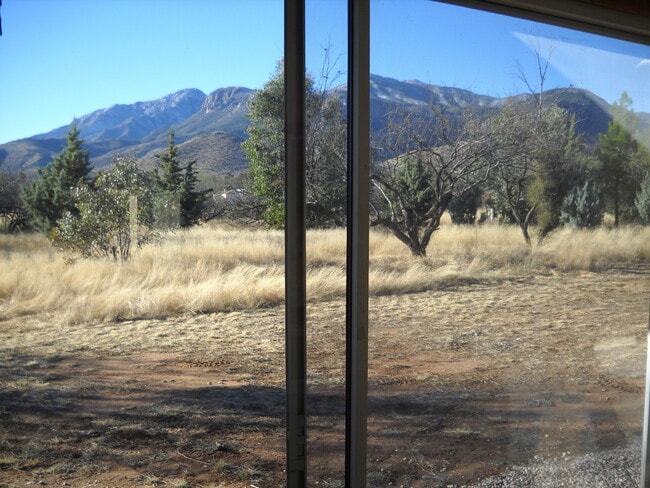 Building Photo - Mountain Views