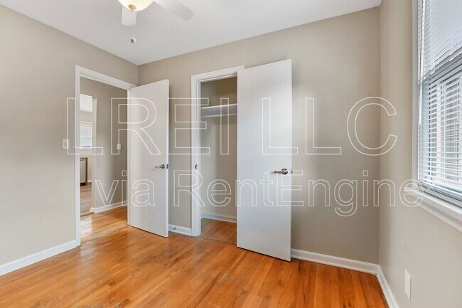Building Photo - 2710 Oregon Ave