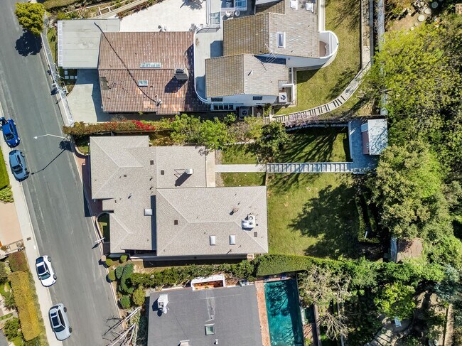 Building Photo - 15470 Longbow Dr