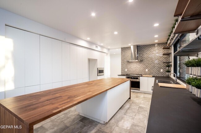 Building Photo - 1029 Calle Parque Dr