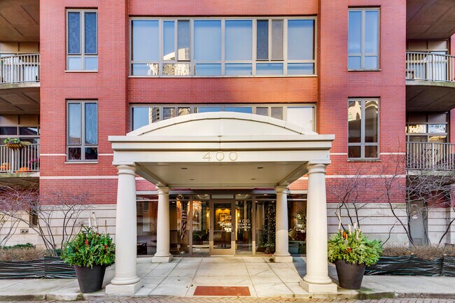 Building Photo - 400 N Clinton St