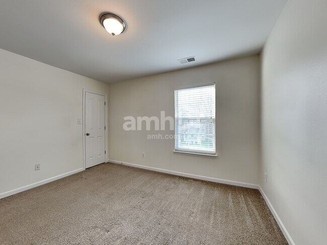 Building Photo - 836 Jennifer Lane